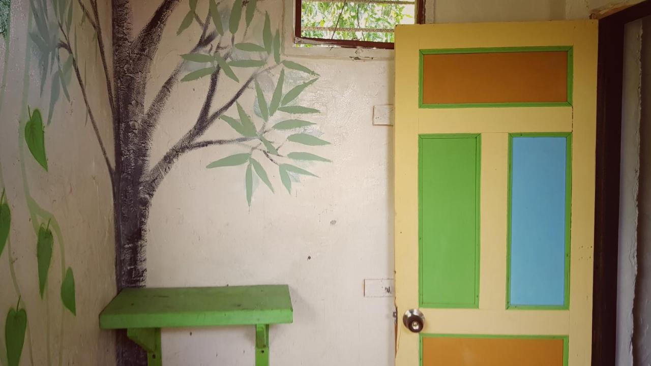 Hostal Eco Language